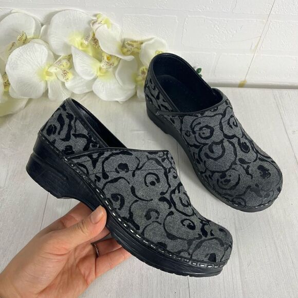 Sanita Women’s Gray and Black Floral Slip on Clogs size 37 - Picture 2 of 14